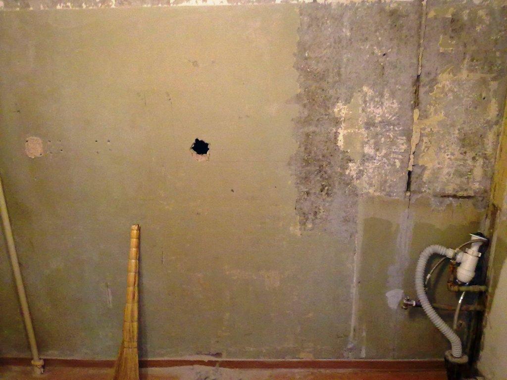 Отверстия стеновые. Маленькие дырки в бетонной стене. Дырка в стене. Закрыть отверстие в стене. Заделка дыр в стене гаража.